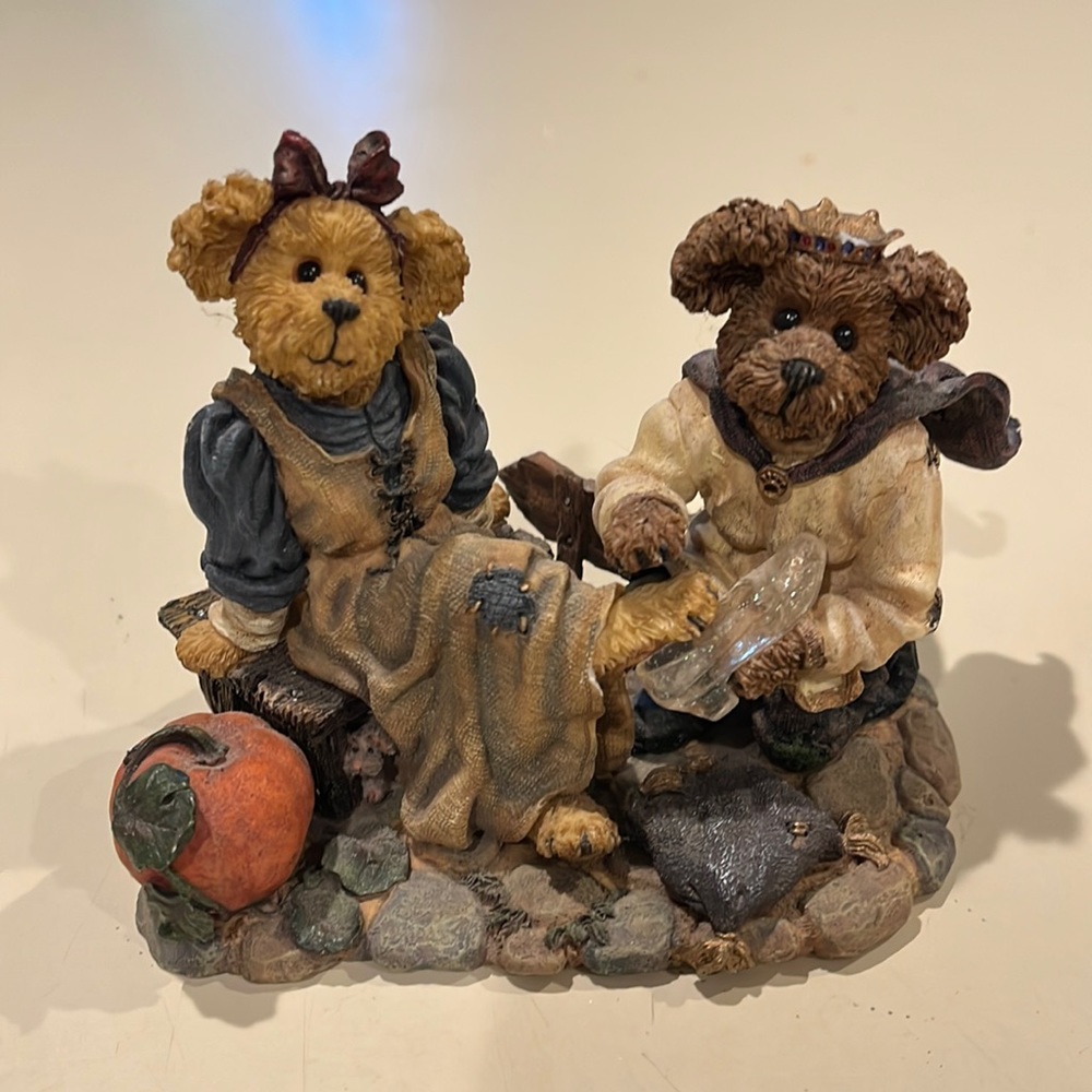 The Bearstone Collection Figurine